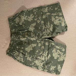 Uniqlo Green Camouflage Floral Men's Shorts